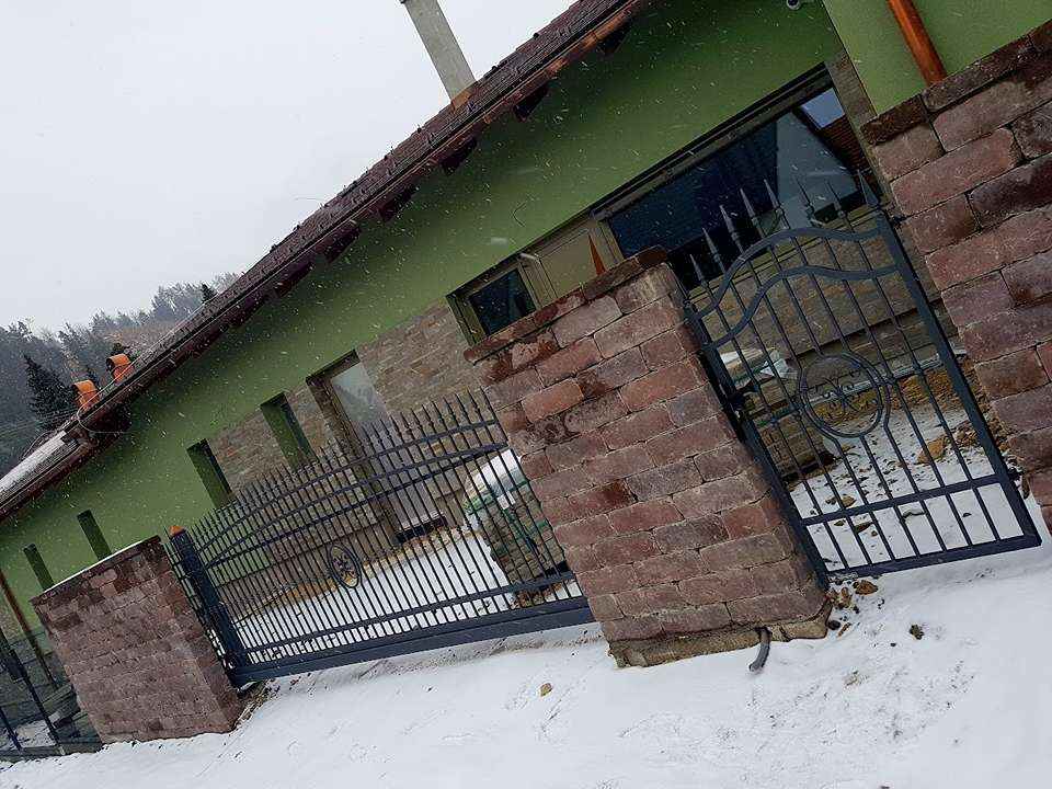 Plot - oplotenie na kľúč | POPRAD | WISNIOWSKI realizácia : Liptovský Ján - okr. LIPTOVSKÝ MIKULÁŠ | penzión | plot LUX + oplotenie CLASSIC + záhradné oplotenie