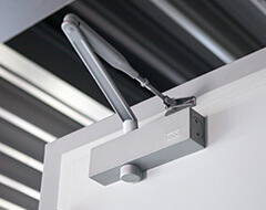 Ramenové zatváracie zariadenie