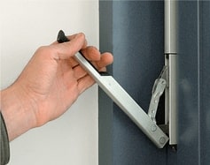 Mechanizmus sklápania z úrovne podlahy